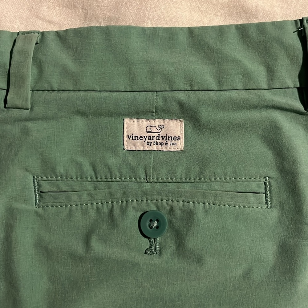 Vineyard Vines performance breaker shorts - Picture 5 of 8